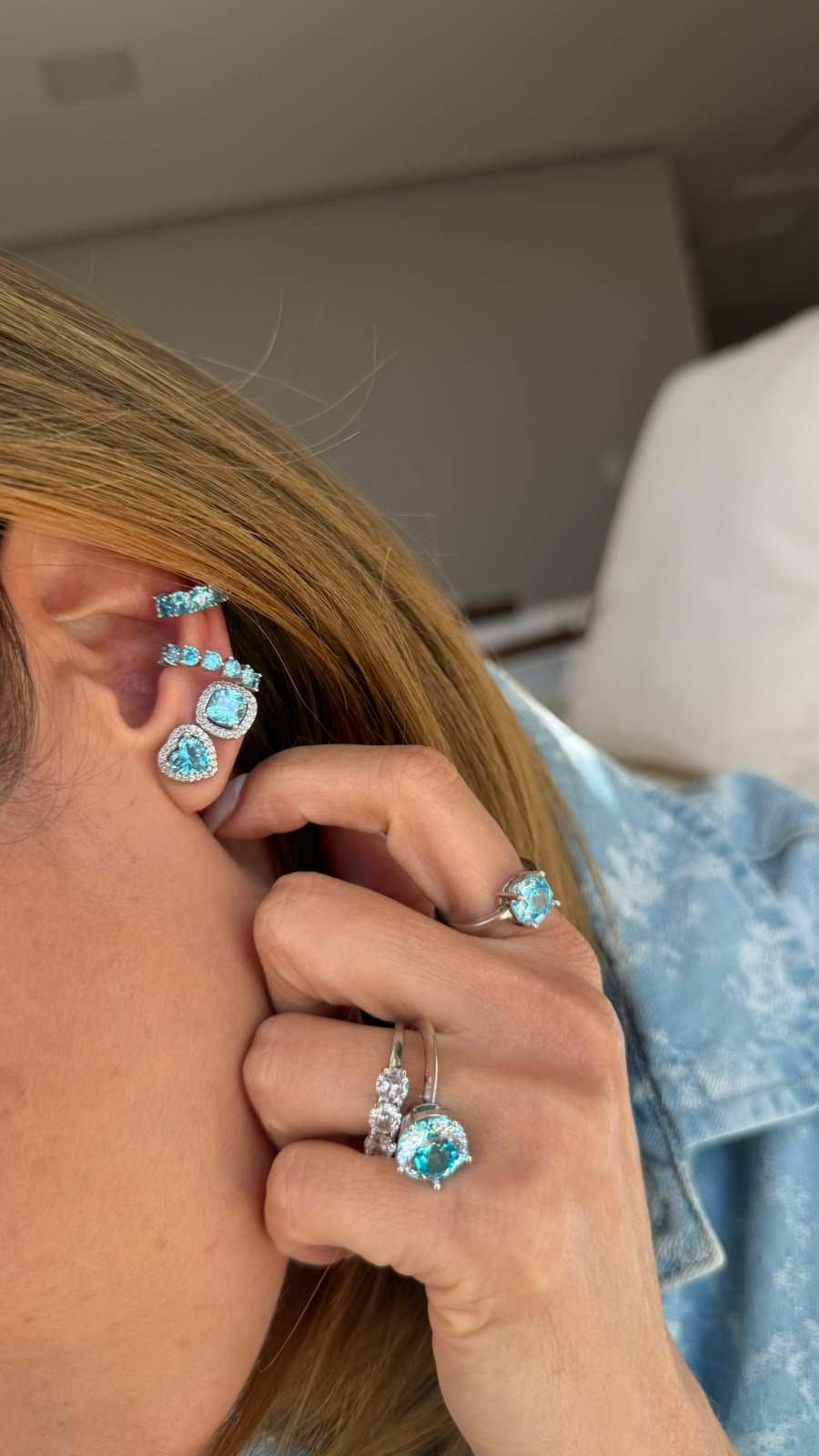 Brinco Coração com Zircônia Cristal e Sky Blue em Banho de Ródio