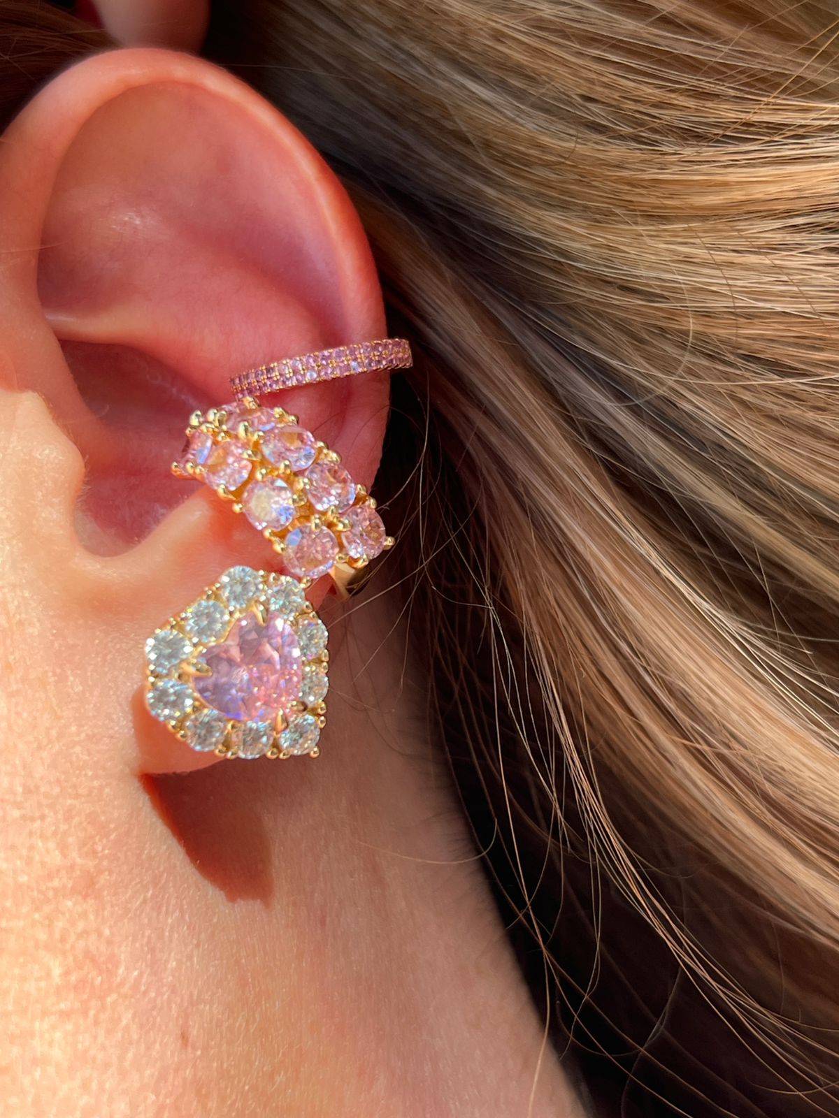 Brinco Coração M com Zircônia Cristal e Rosa Claro em Banho de Ouro