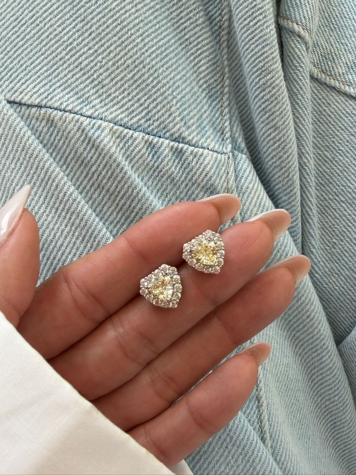 Brinco Coraçãozinho com Zircônia Cristal e Citrino em Banho de Ródio Branco