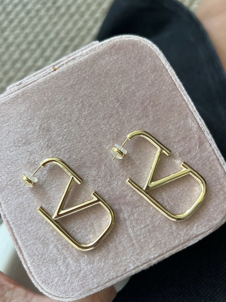 Brinco Detalhado em Banho de Ouro