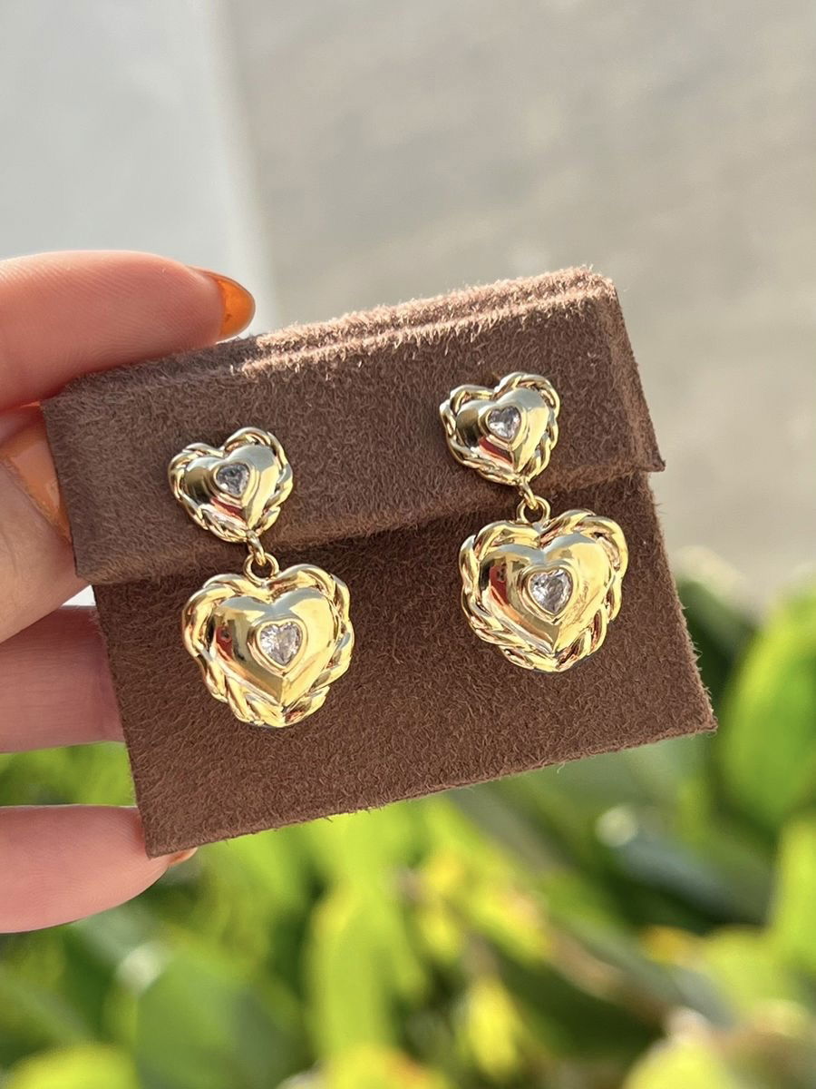 Brinco Dois Corações em Banho de Ouro