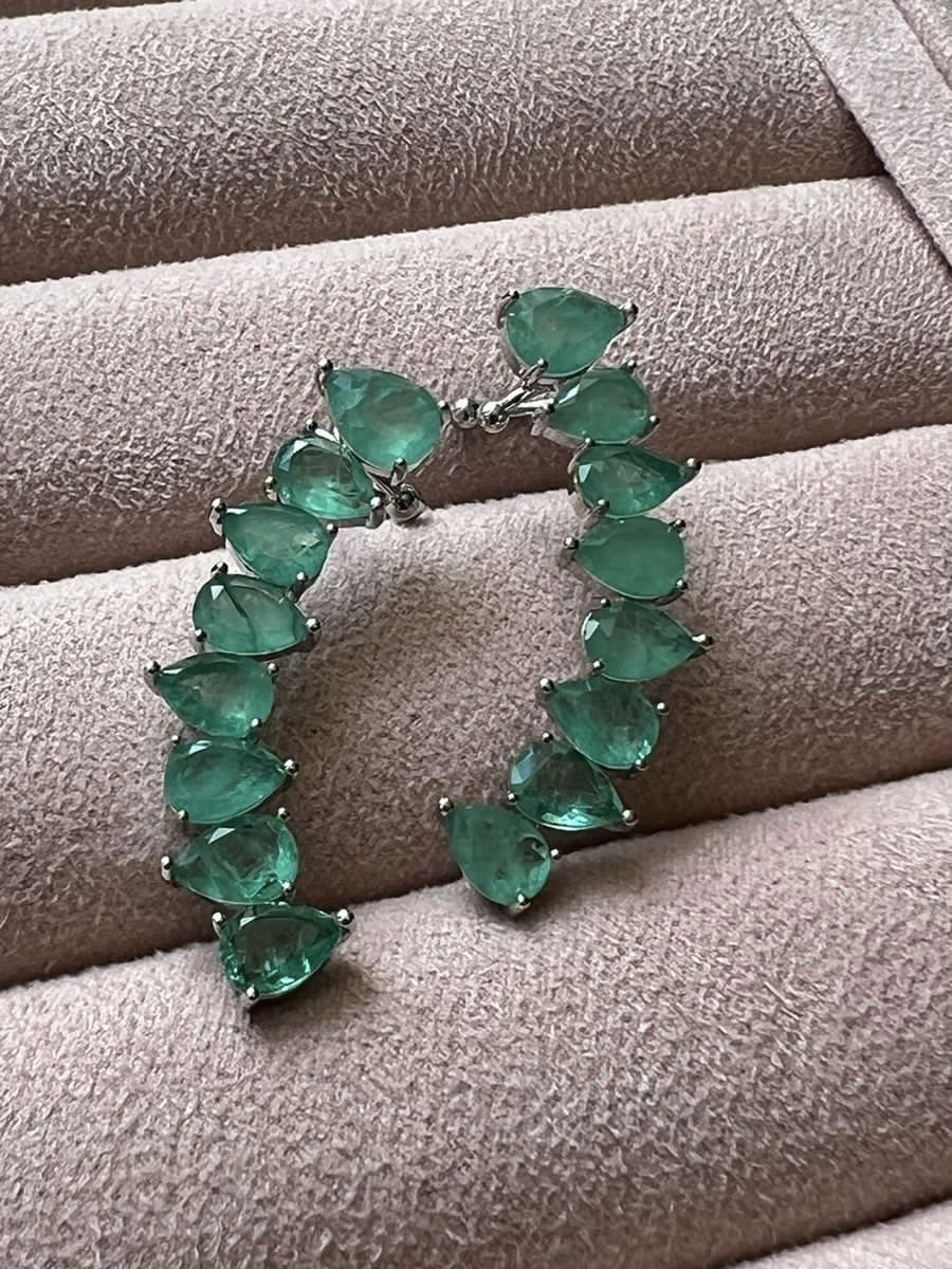 Brinco Ear Cuff com Fusion Verde Claro em Banho de Ródio Branco