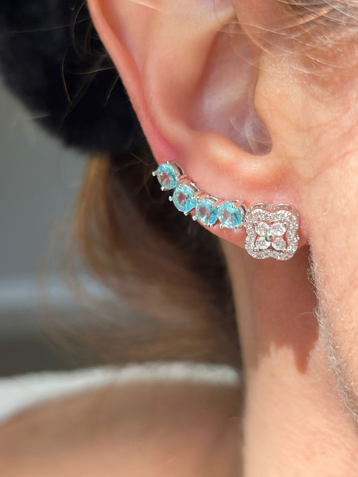 Brinco Ear Cuff com Zircônia Azul em Banho de Ródio Branco