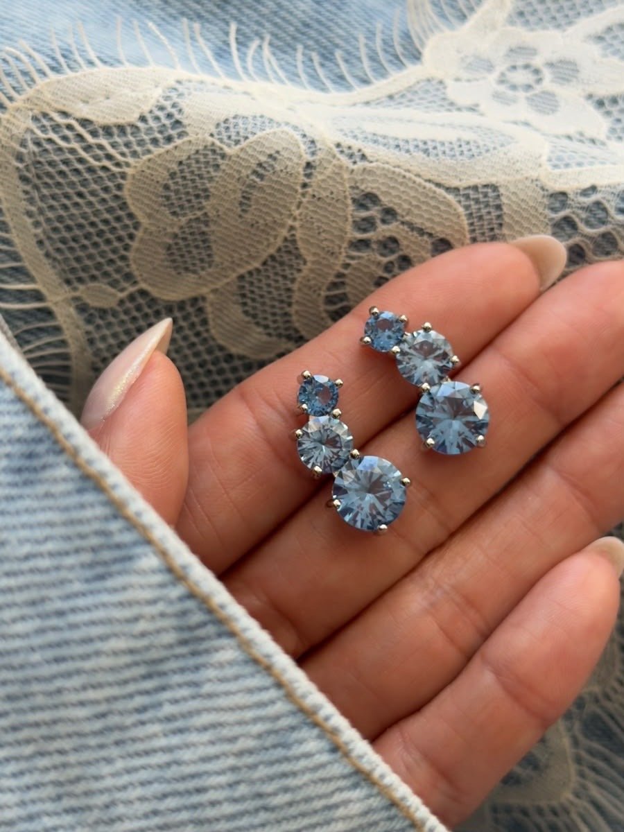 Brinco Ear Cuff com Zircônia Azul Jens em Banho de Ródio Branco