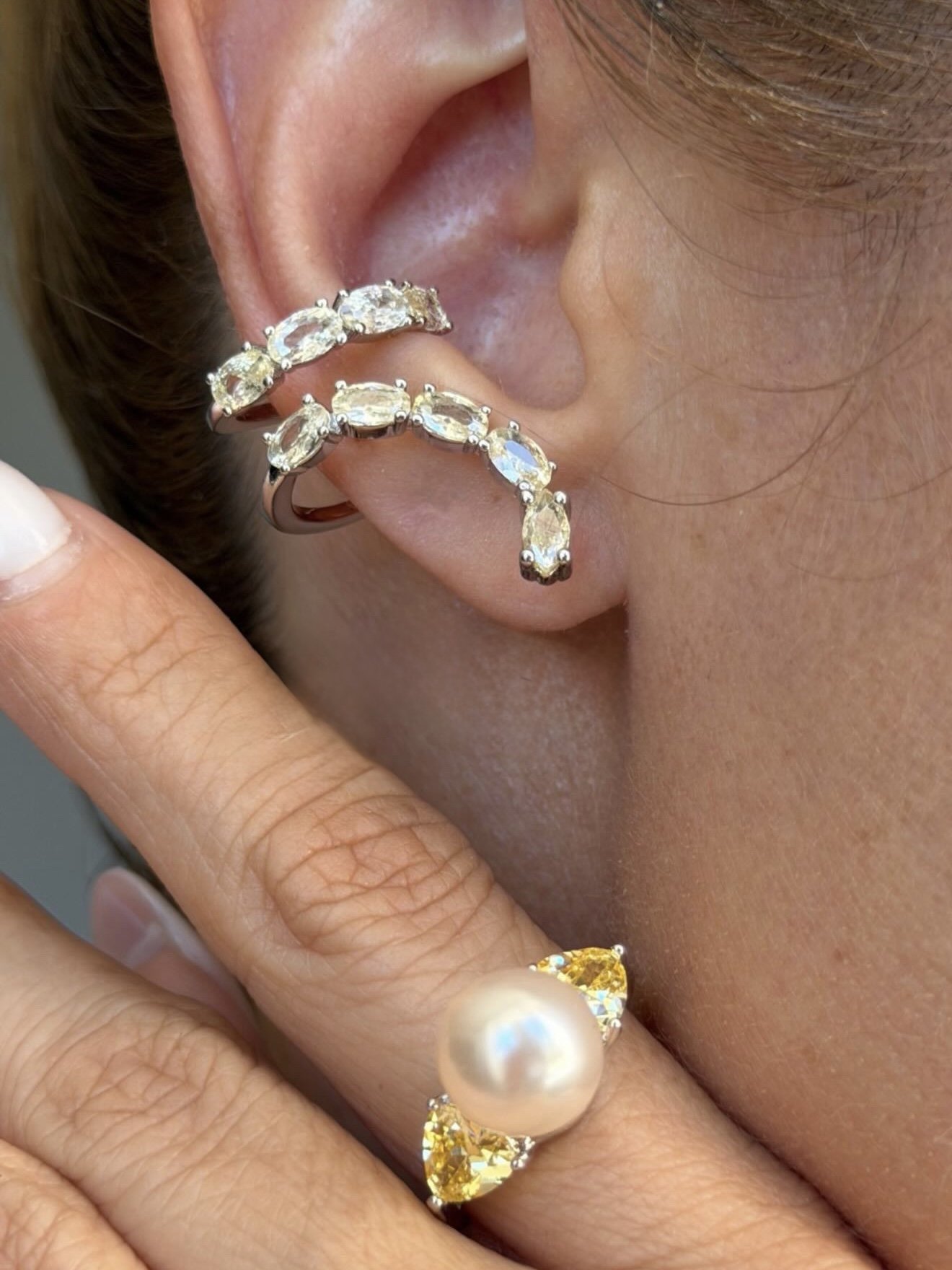 Brinco Ear Cuff com Zircônia Citrino em Banho de Ródio Branco