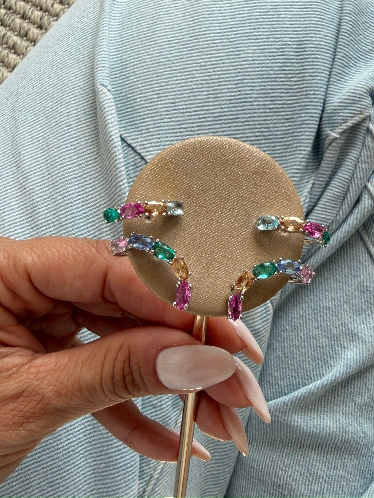 Brinco Ear Cuff com Zircônia Colorida em Banho de Ródio Branco