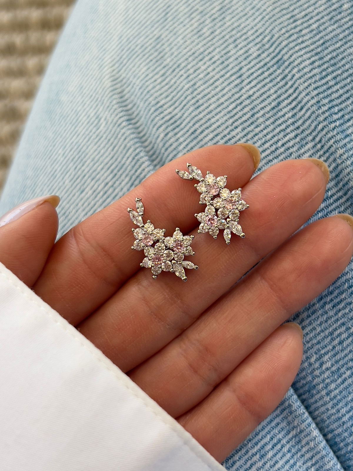 Brinco Ear Cuff com Zircônia Cristal e Rosa Claro Banho de Ródio Branco