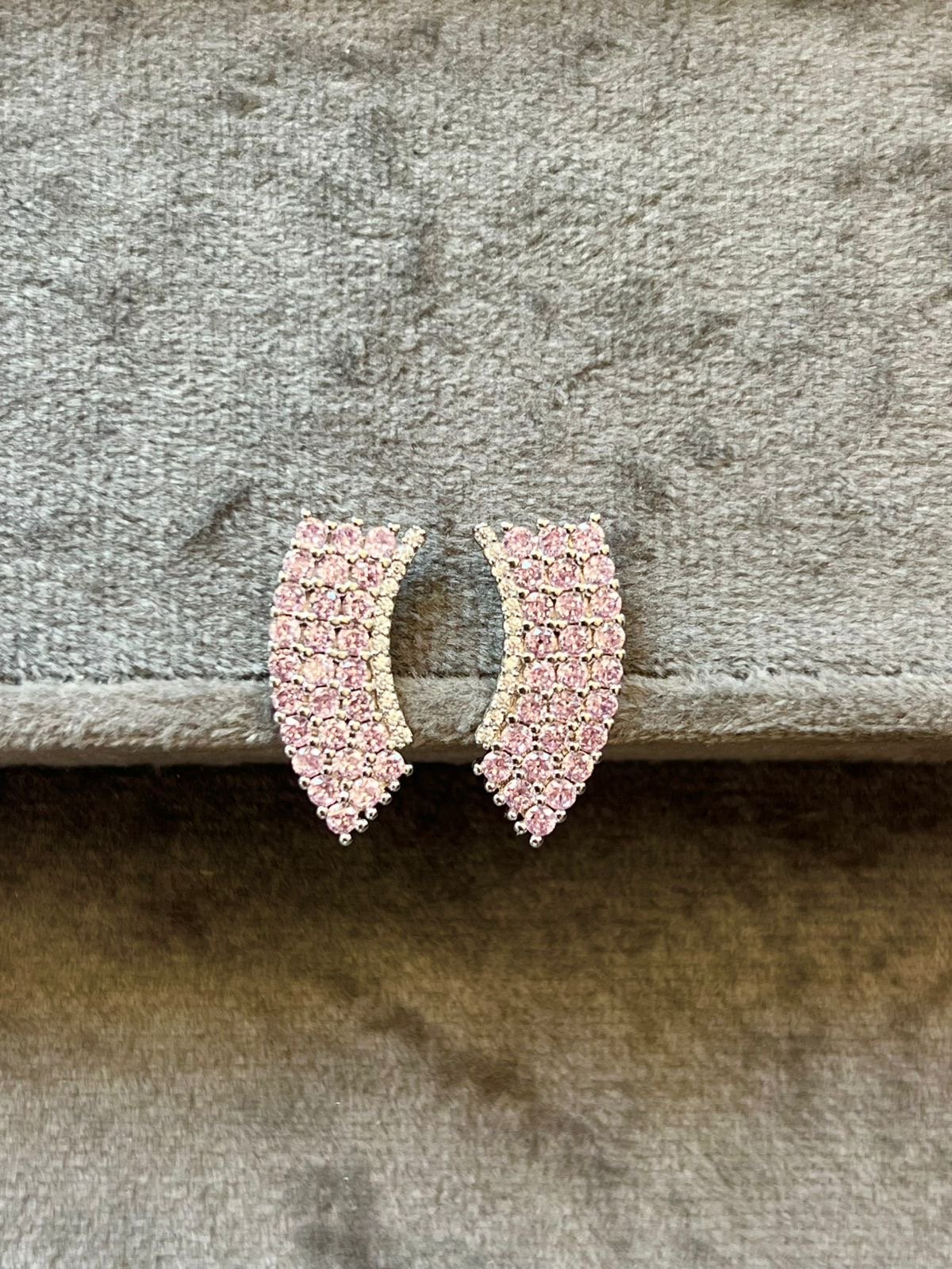 Brinco Ear Cuff com Zircônia Cristal e Rosa Claro em Banho de Ródio Branco