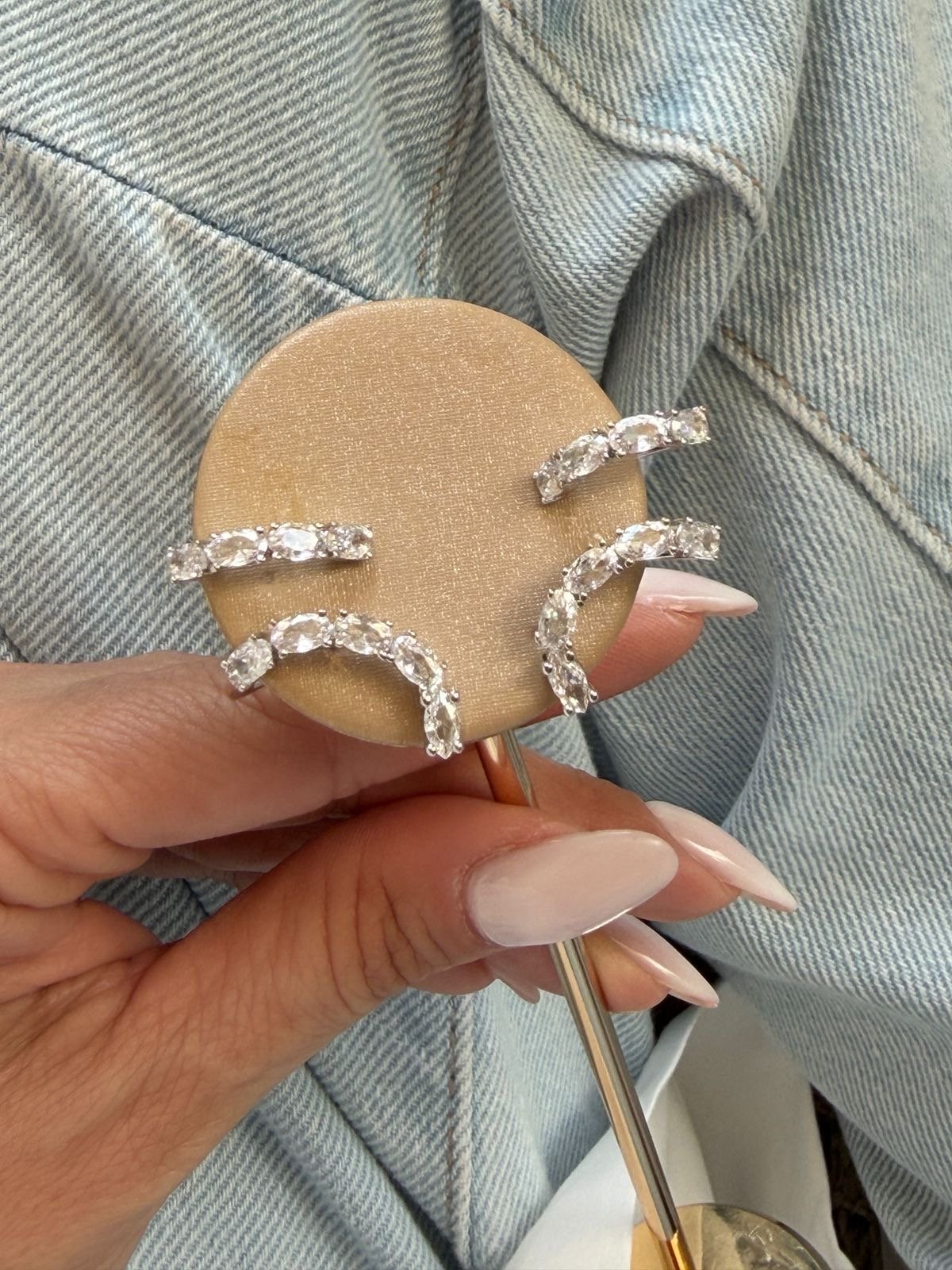 Brinco Ear Cuff com Zircônia Cristal em Banho de Ródio Branco