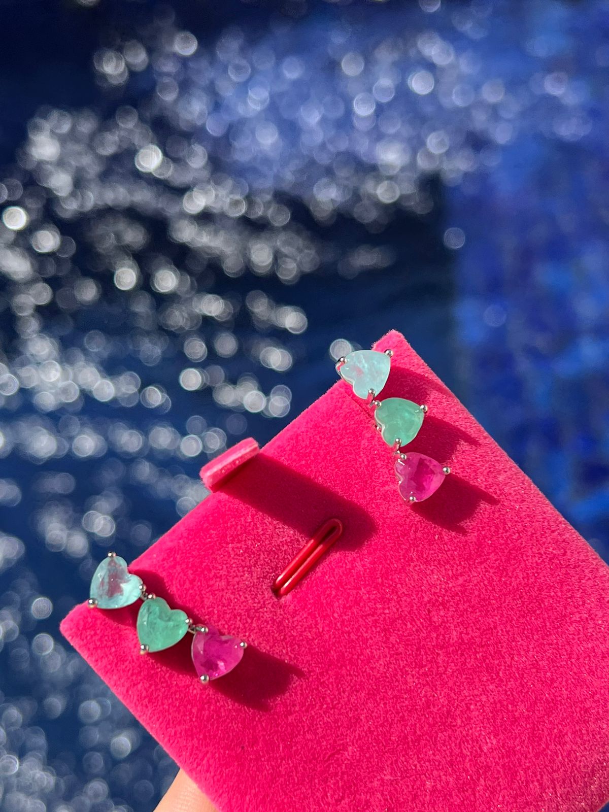 Brinco Ear Cuff Corações Fusion Colors em Banho de Ródio Branco