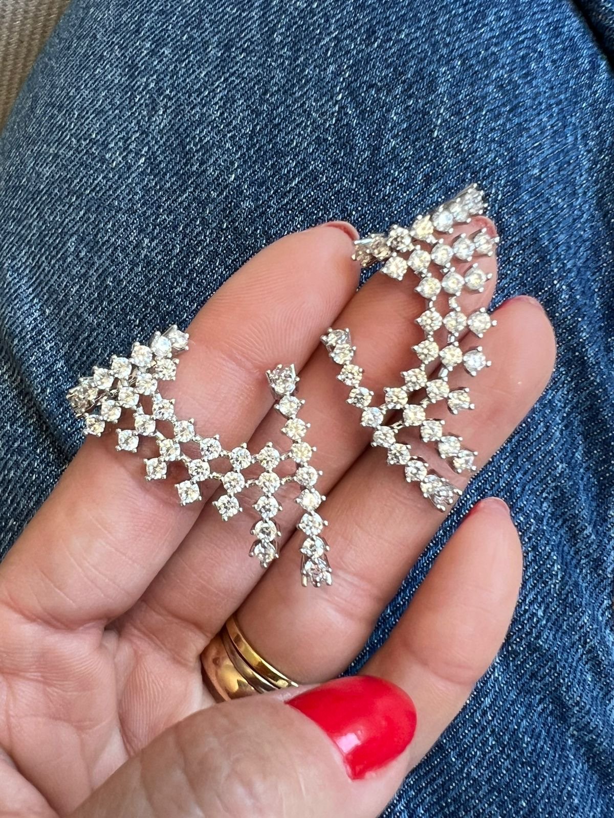 Brinco Ear Cuff Luxo com Zircônia Cristal em Banho de Ródio Branco