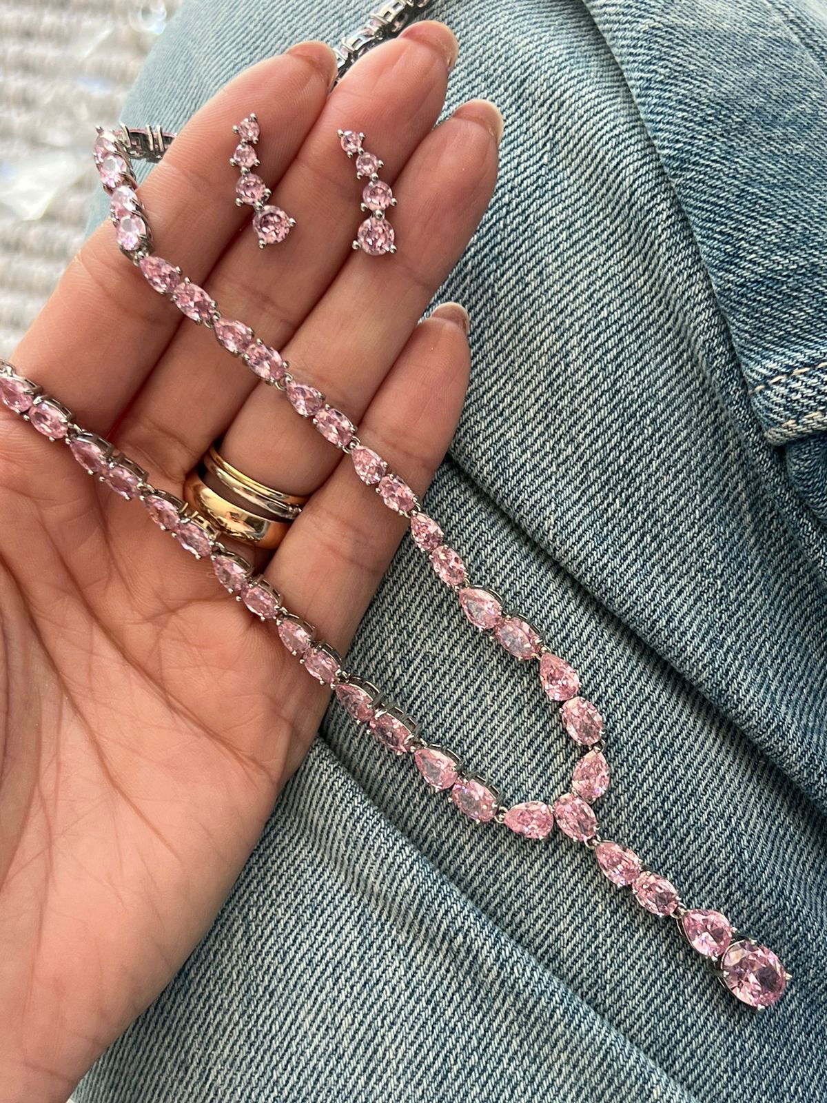 Brinco Ear Cuff Rosa Claro em Banho Ródio Branco