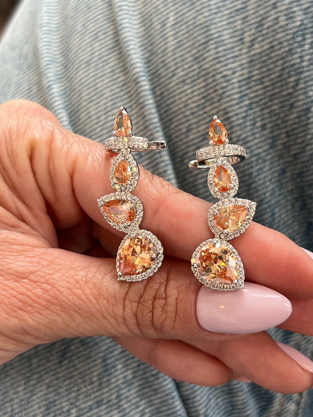 Brinco Ear Cuff Zircônia Cristal e Coffe em Banho de Ródio Branco