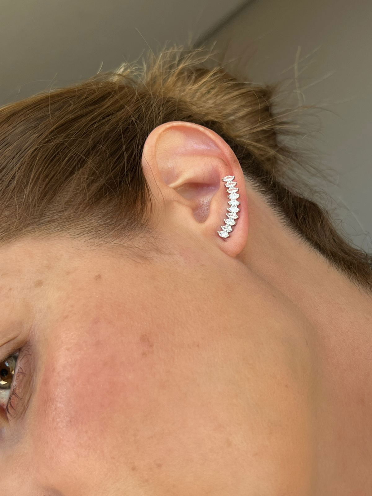Brinco Ear Cuff Zircônia Cristal em Banho de Ródio Branco