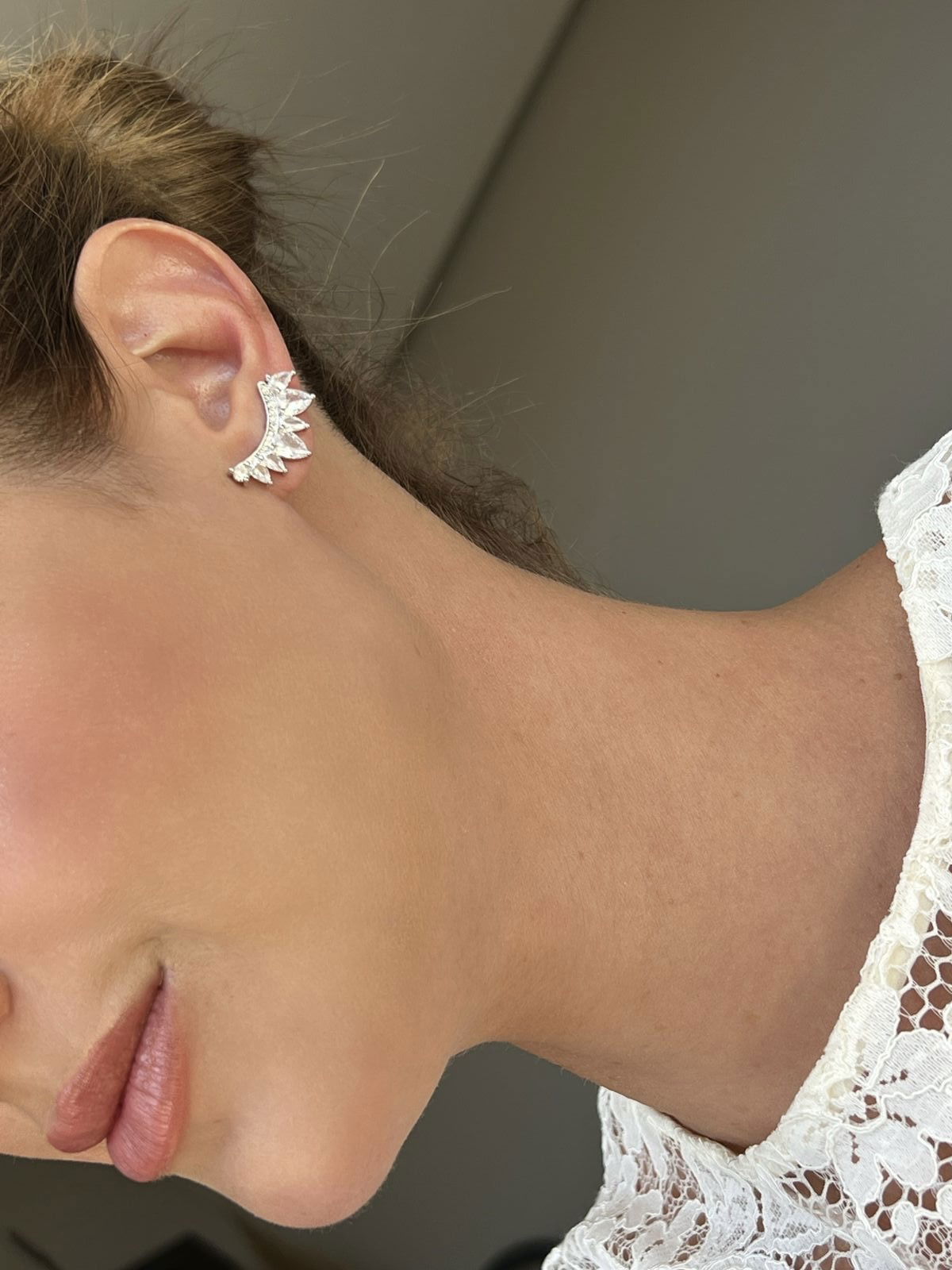 Brinco Ear Cuff Zircônia Cristal em Banho de Ródio Branco