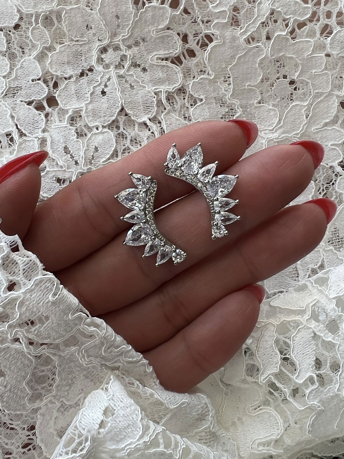 Brinco Ear Cuff Zircônia Cristal em Banho de Ródio Branco