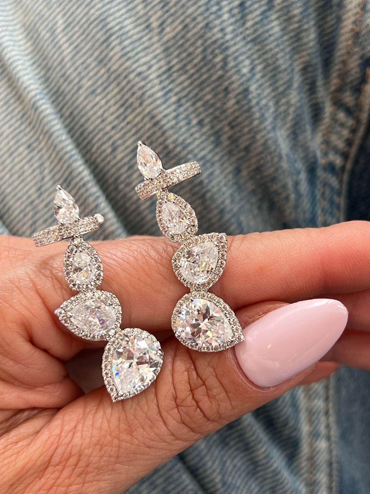 Brinco Ear Cuff Zircônia Cristal em Banho de Ródio Branco