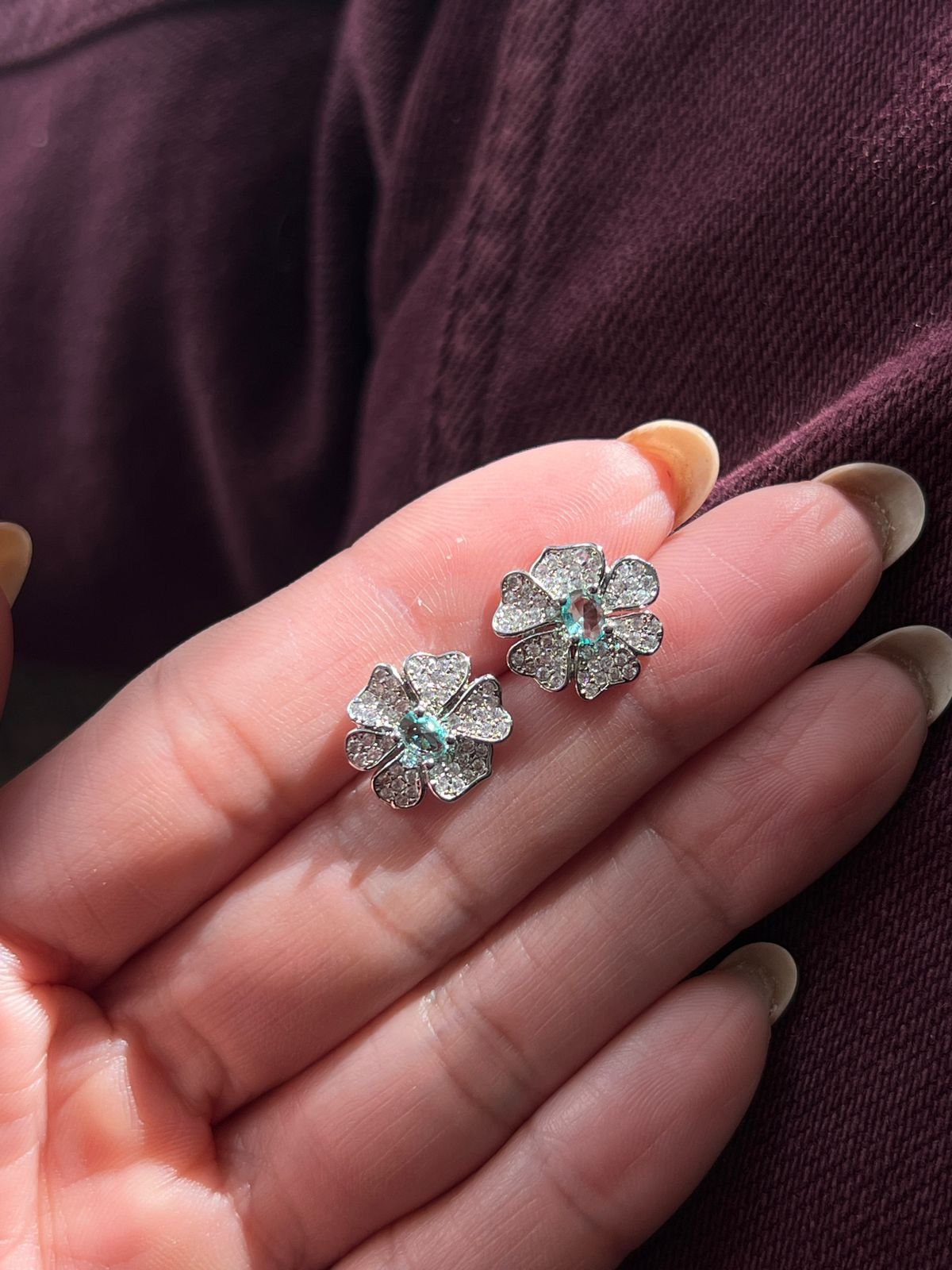 Brinco Flor com Zircônia Cristal e Turmalina em Banho de Ródio Branco