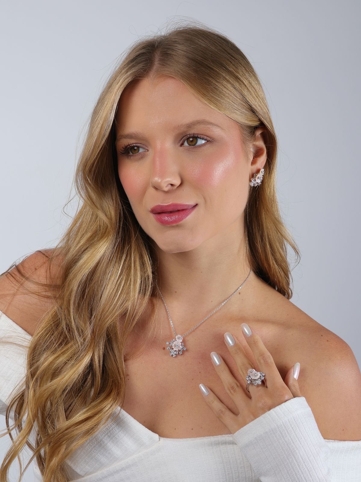 Brinco Florescer com Zircônia Cristal com Madrepérola Rose em Banho de Ródio Branco