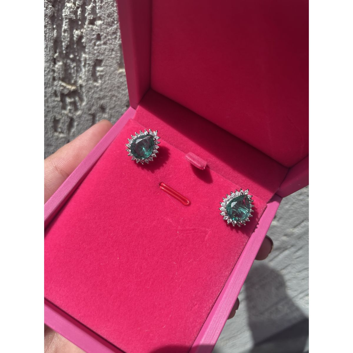 Brinco Gota com Zircônia Cristal e Turmalina em Banho de Ródio Branco