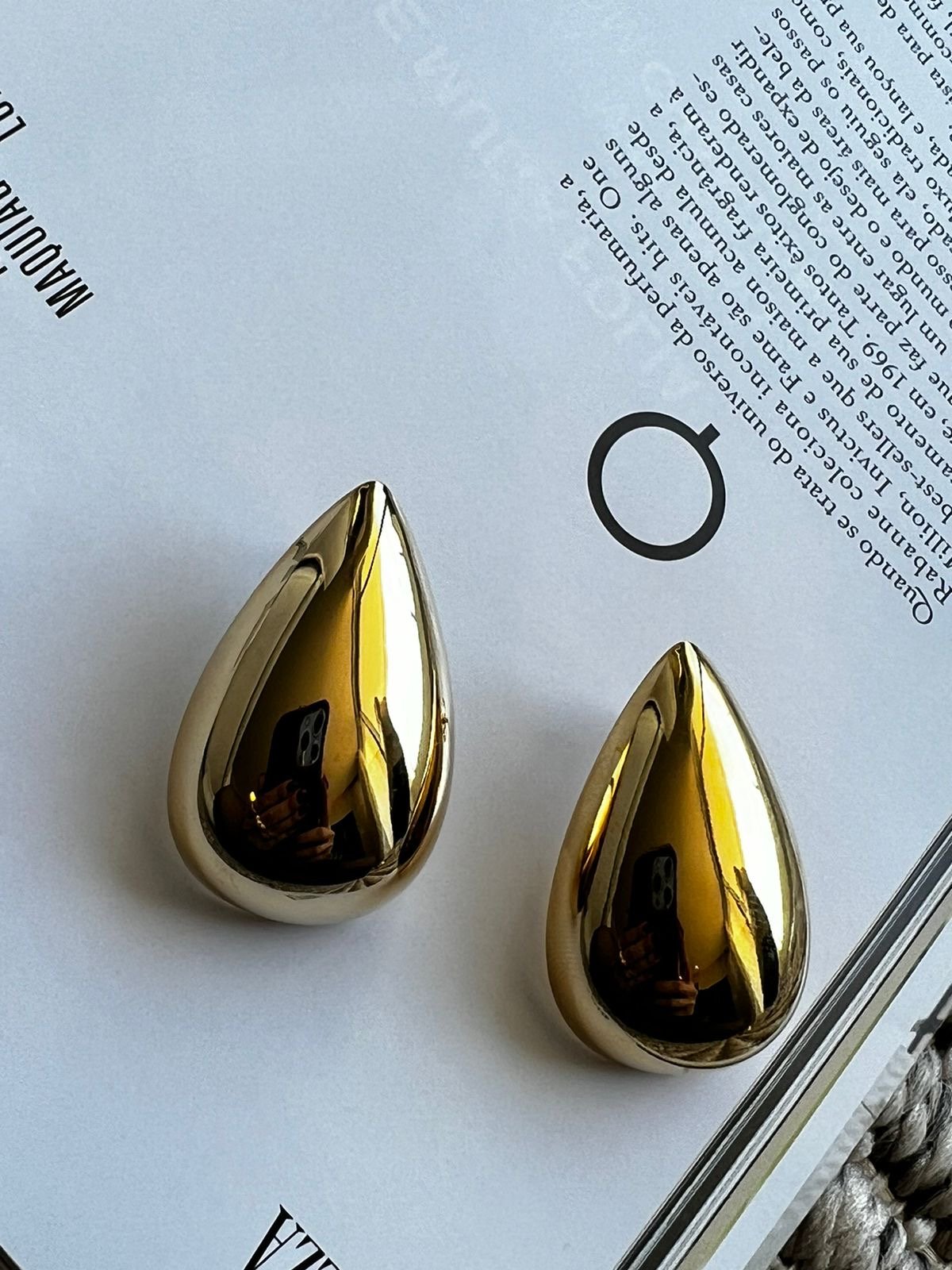 Brinco Gota Lisa em Banho de Ouro