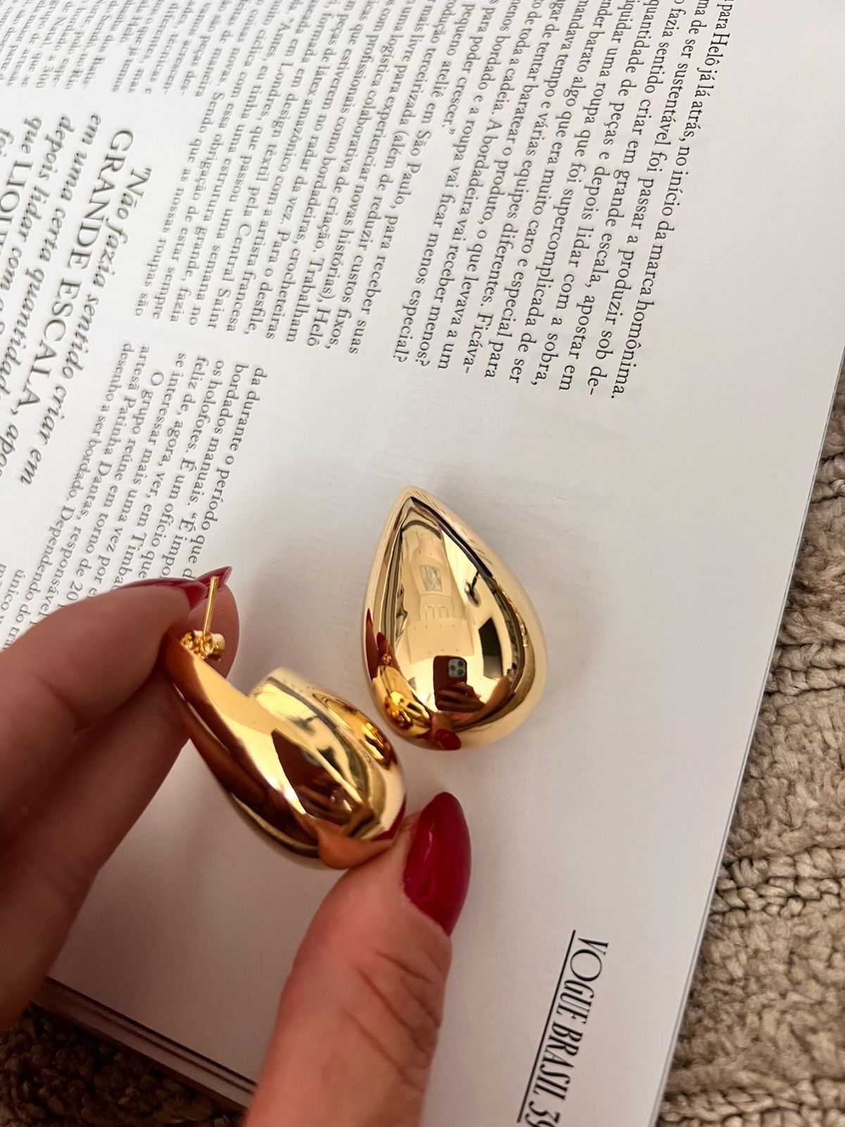 Brinco Gota Lisa em Banho de Ouro