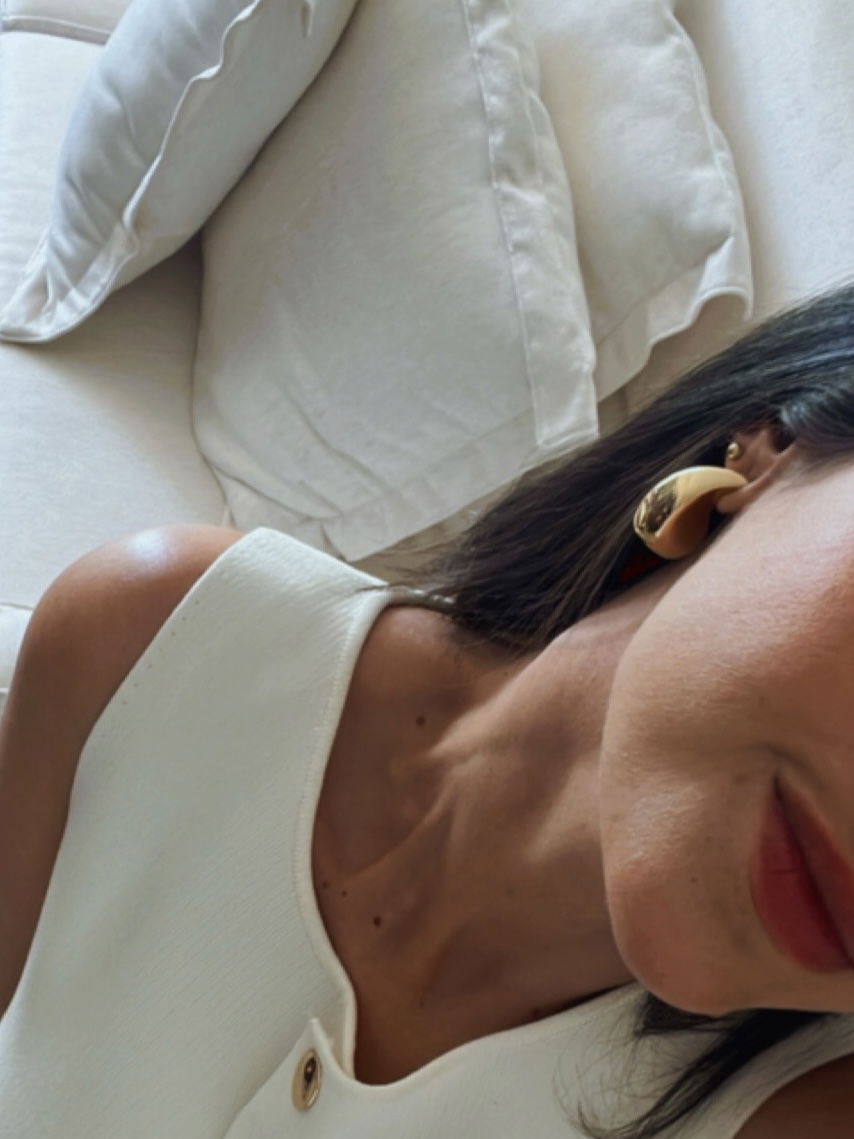 Brinco Gota Lisa em Banho de Ouro