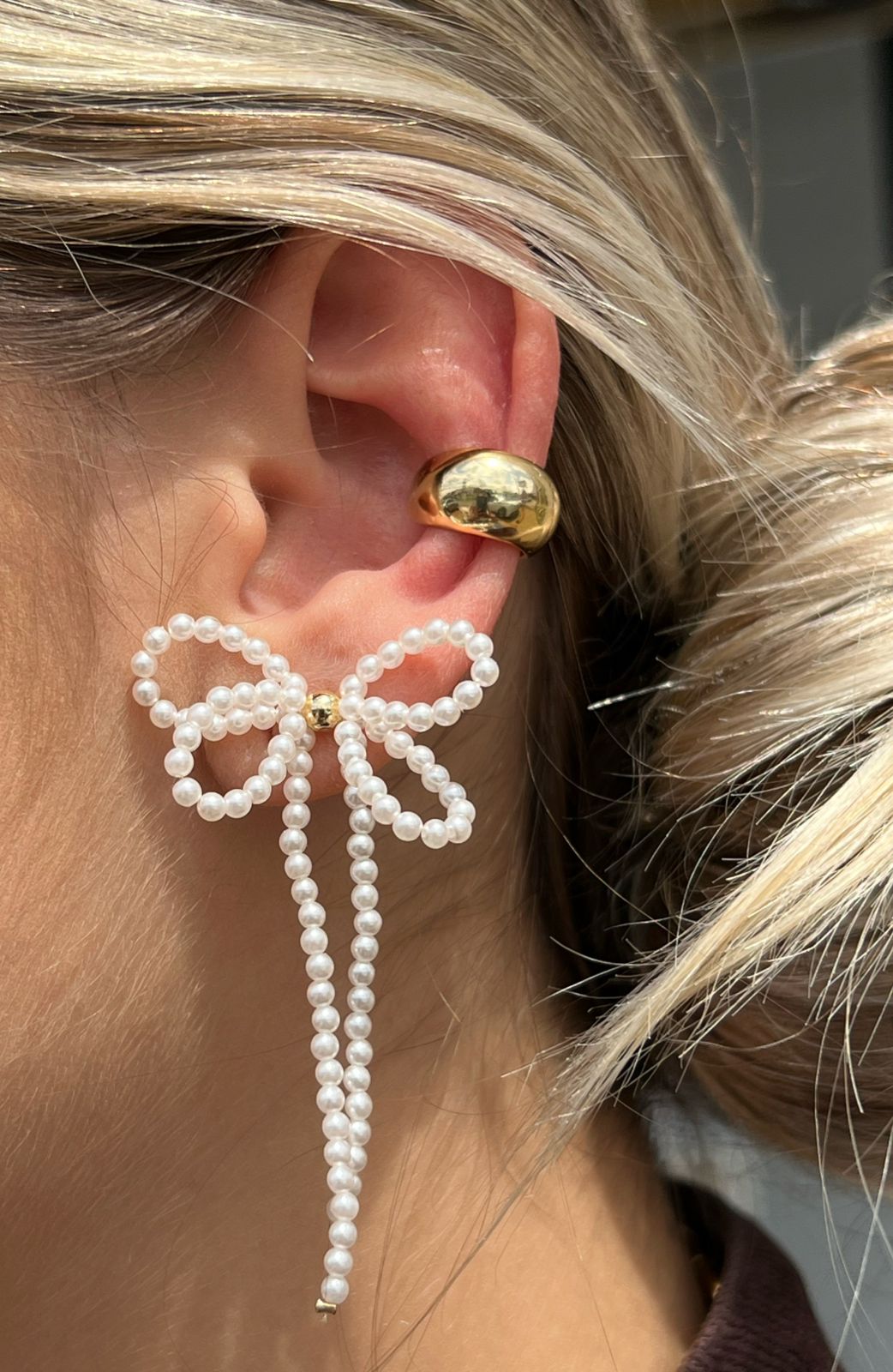 Brinco Laço com Pérola em Banho de Ouro