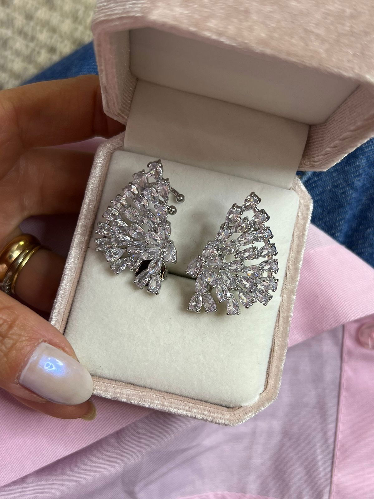 Brinco Ear Cuff Leque com Zircônia Cristal em Banho de Ródio Branco