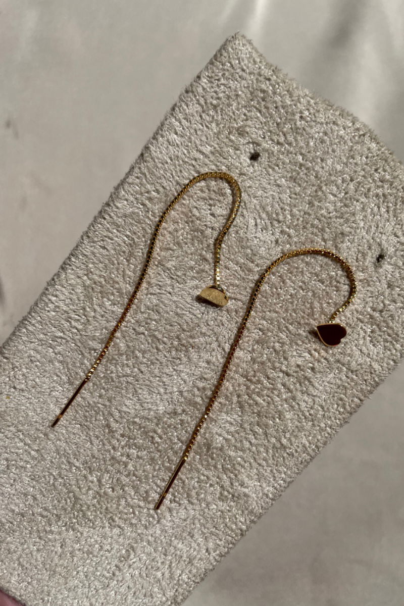 Brinco Linha com Coração em Banho de Ouro