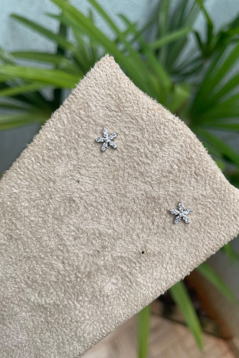 Brinco Margarida em Ródio Branco