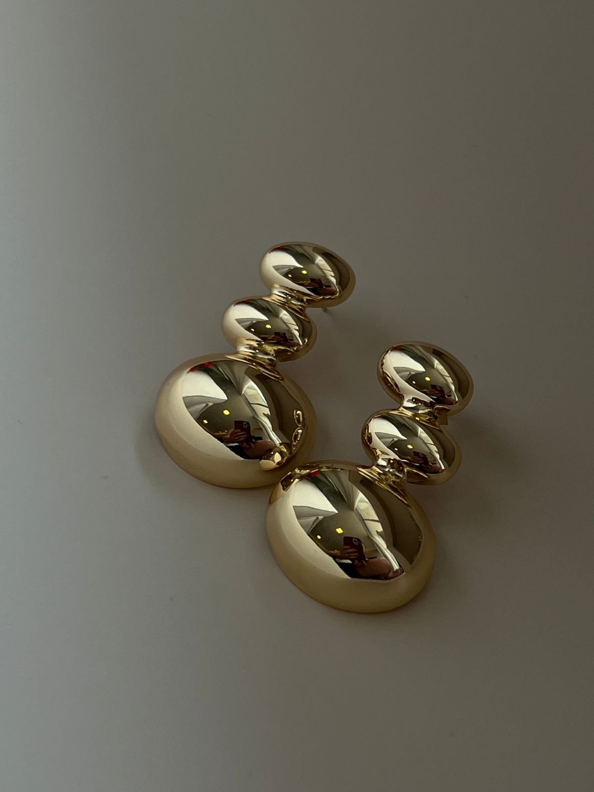 Brinco Orgânico Oval em Banho de Ouro