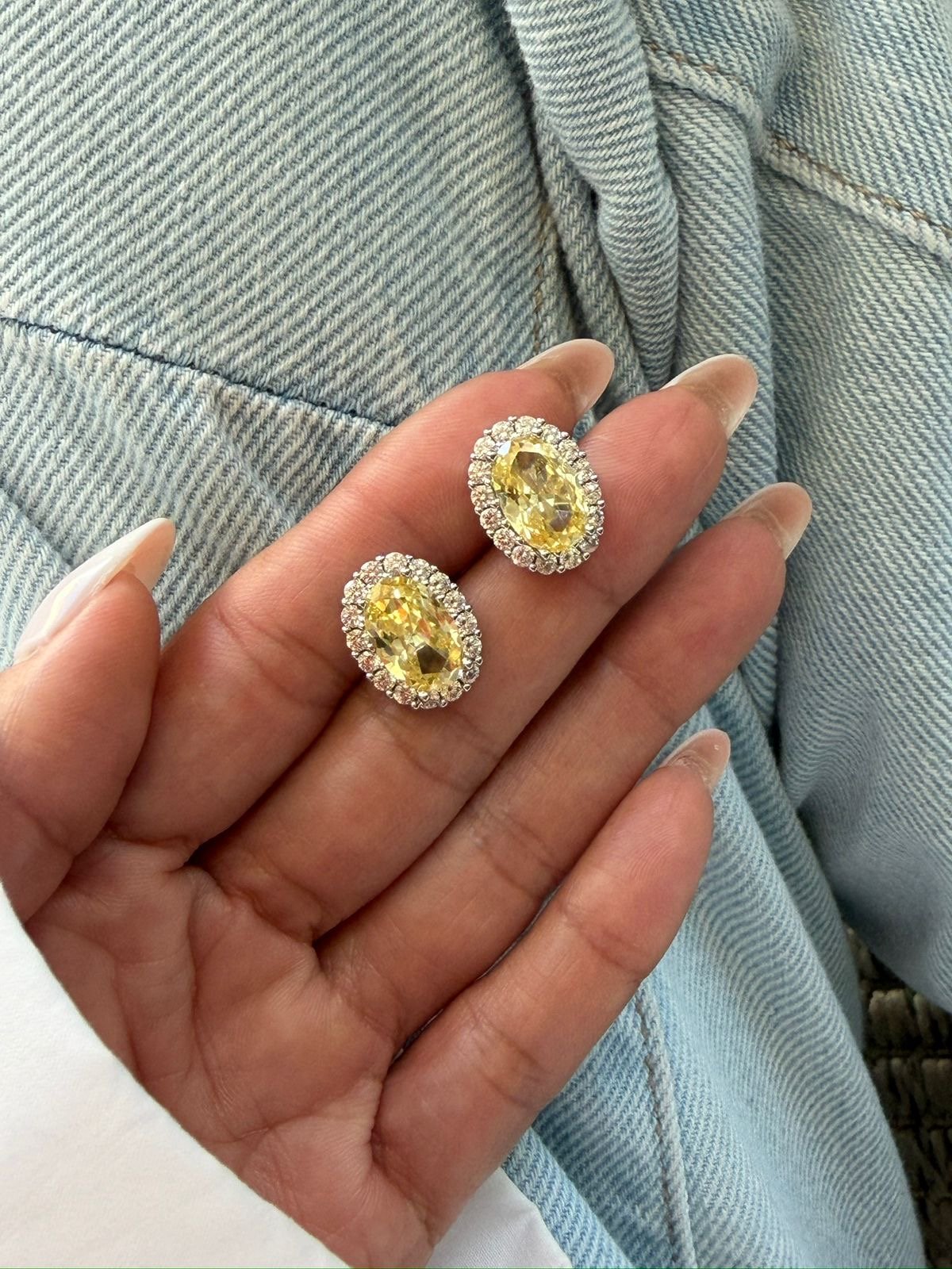 Brinco Oval com Zircônia Cristal e Citrino em Banho de Ródio Branco