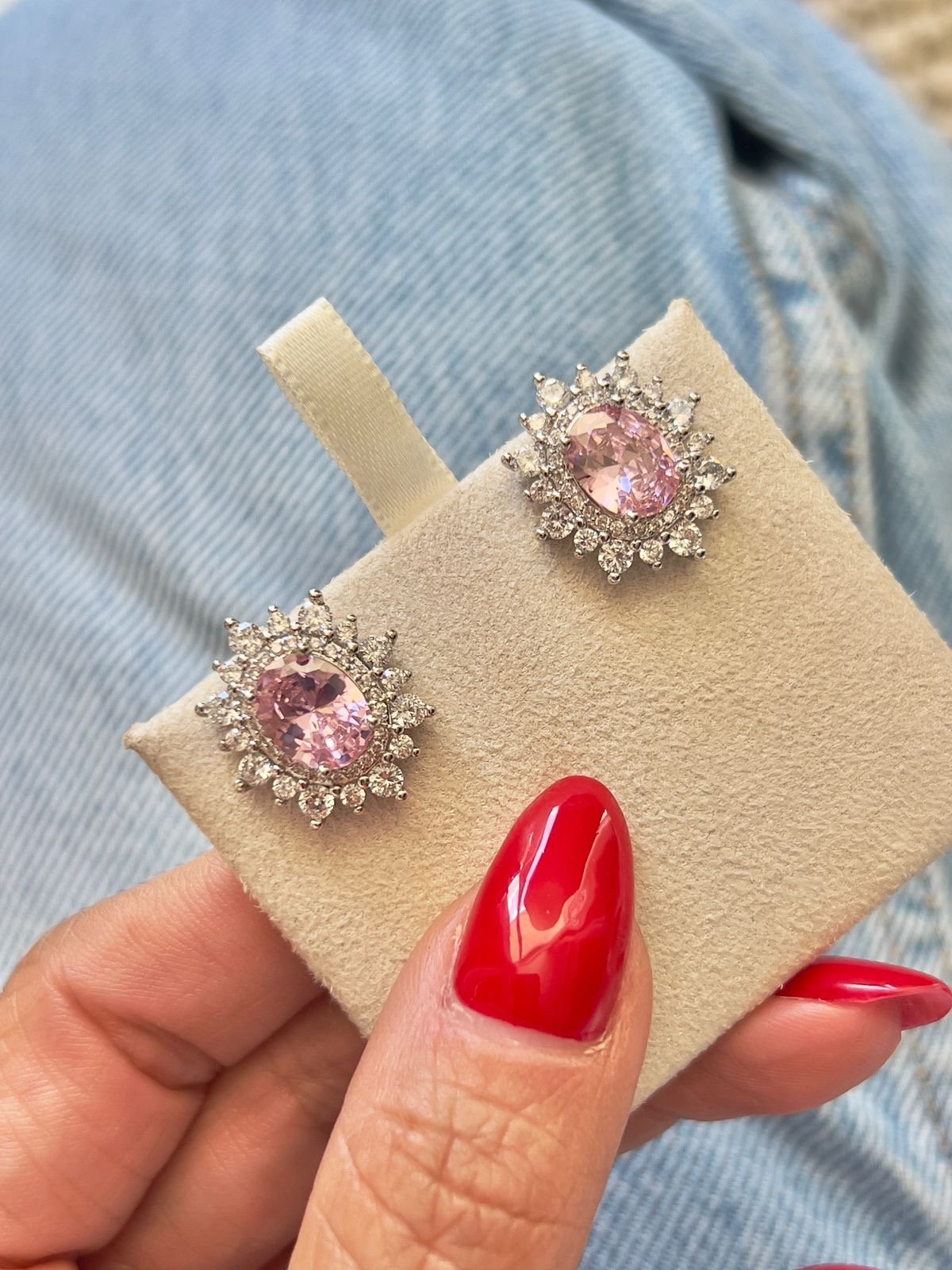 Brinco Oval com Zircônia Cristal e Rosa Claro em Banho de Ródio Branco