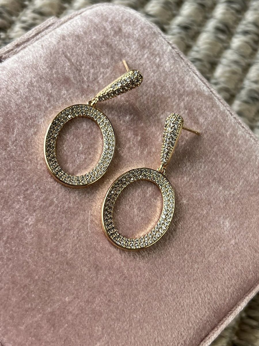 Brinco Oval com Zircônia Cristal em Banho de Ouro