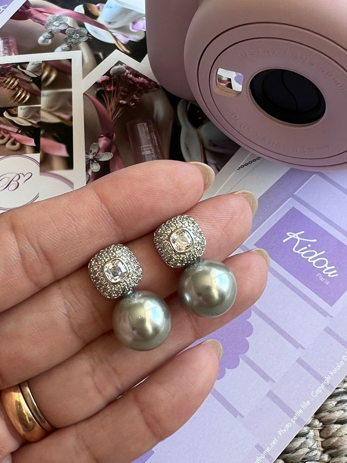 Brinco Pavê com Pérola Cinza em Banho de Ródio Branco