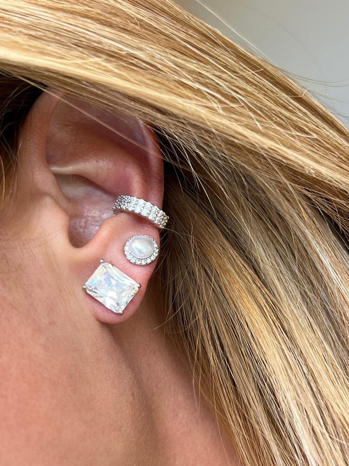 Brinco Pavê Pérola com Zircônia Cristal em Banho de Ródio Branco