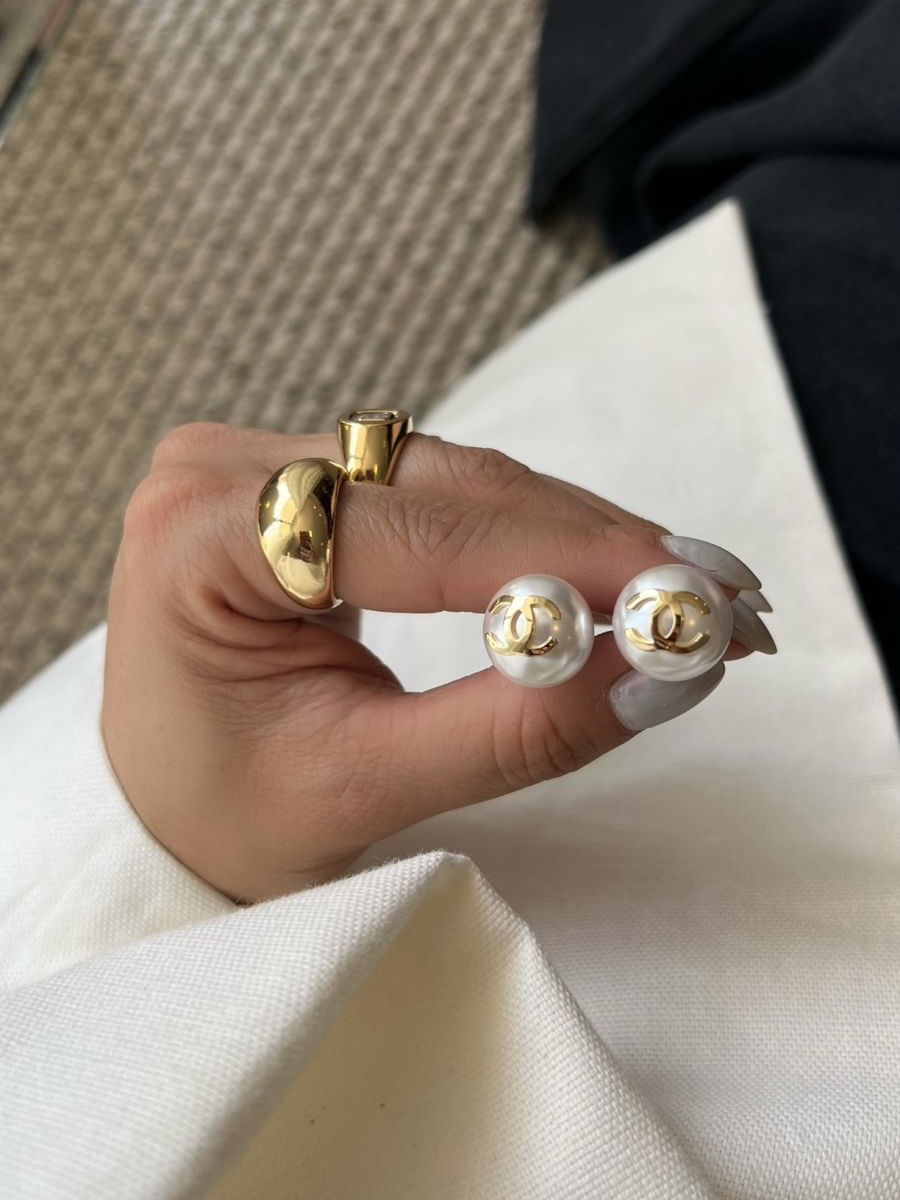 Brinco Pérola com Detalhe em Banho de Ouro