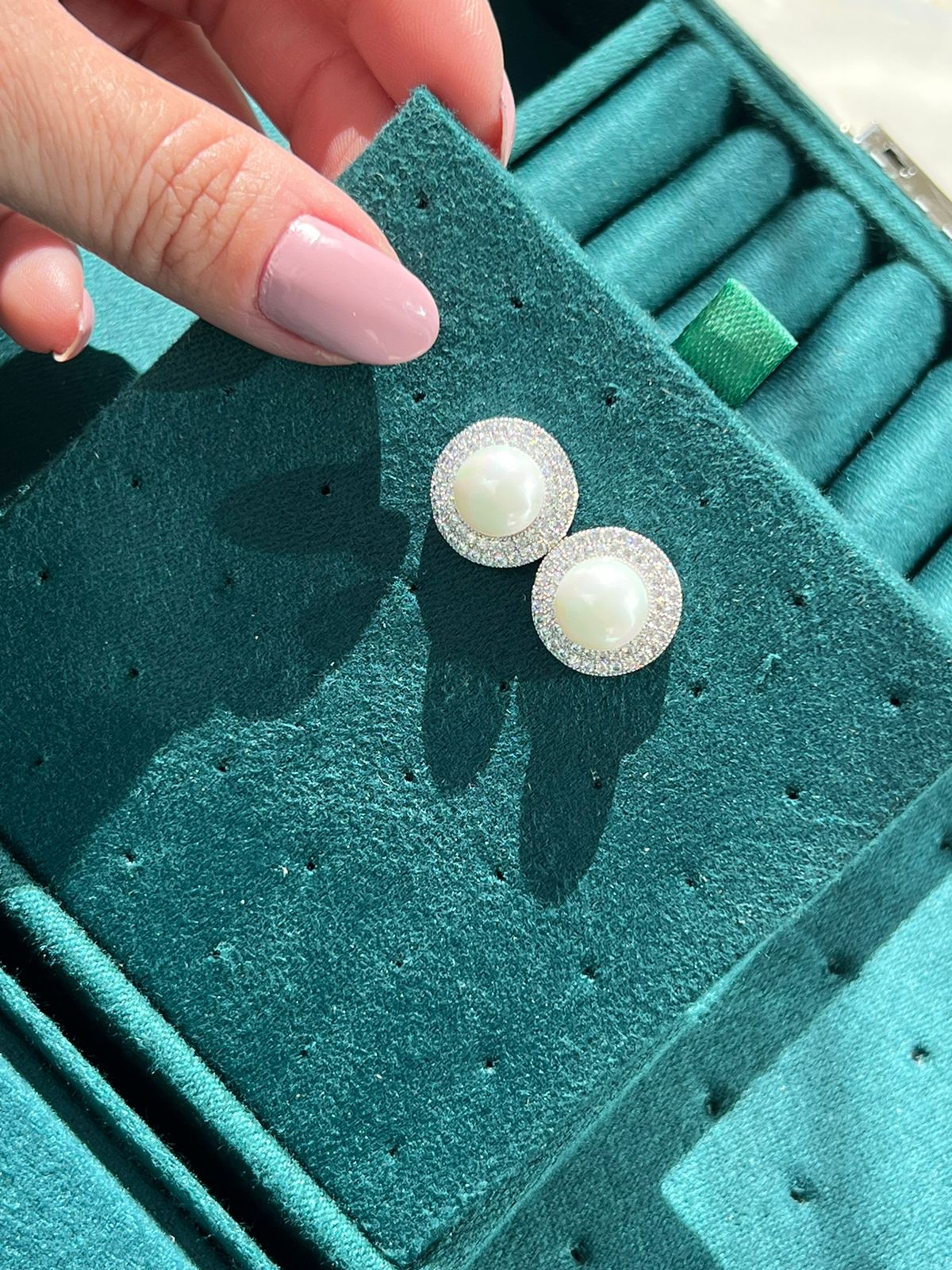 Brinco Pérola Shell com Zircônia Cristal em Banho de Ródio Branco