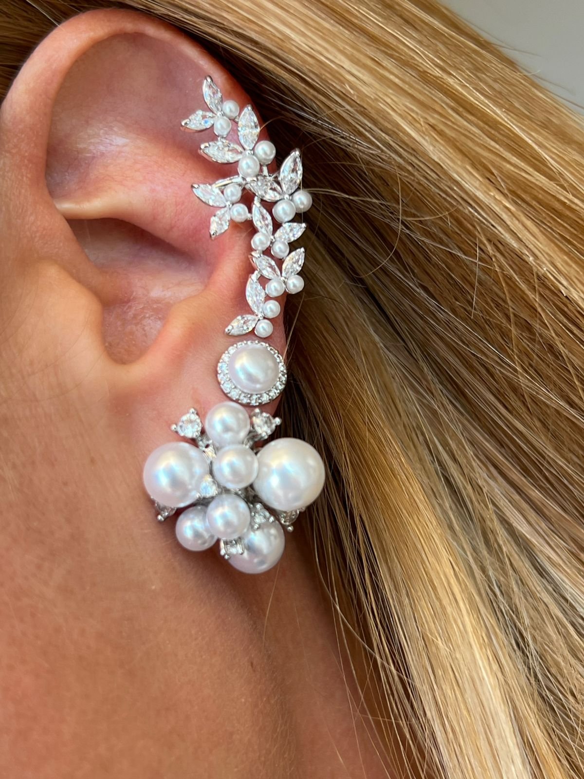 Brinco Pérolas com Zircônia Cristal em Banho de Ródio Branco