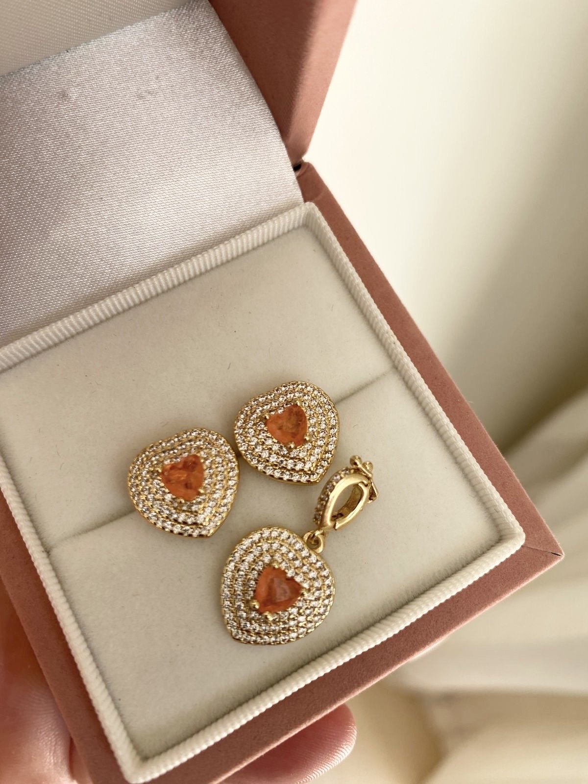 Brinco + Pingente com Zircônia Cristal e Fusion Laranja em Banho de Ouro