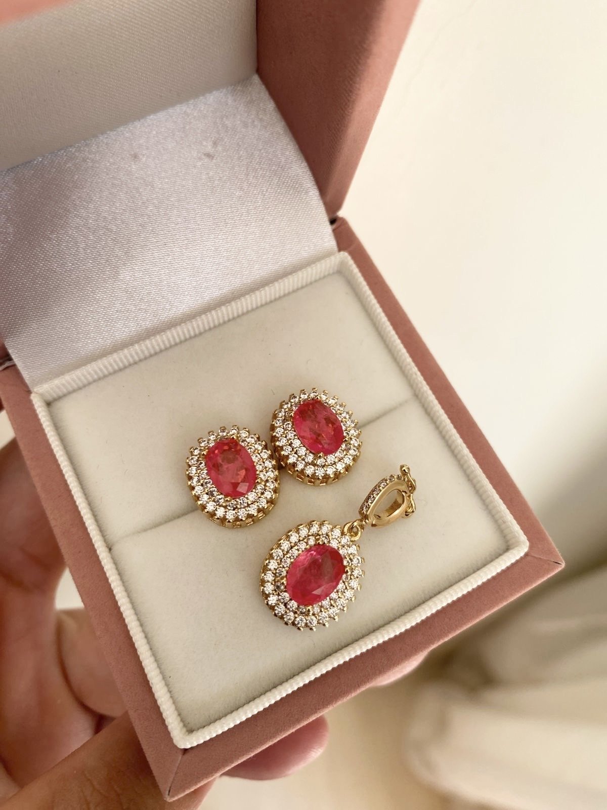 Brinco + Pingente com Zircônia Cristal e Fusion Turmalina Pink em Banho de Ouro