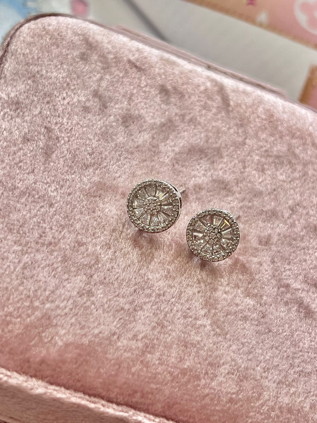 Brinco Pizza com Zircônia Cristal em Banho de Ródio Branco