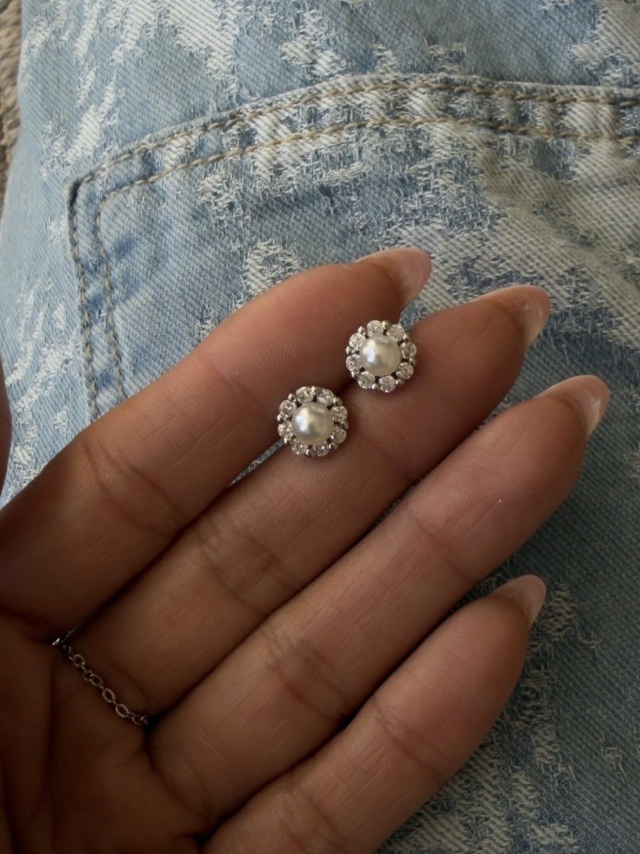 Brinco Pontinho com Pérola e Zircônia Cristal em Banho de Ródio Branco