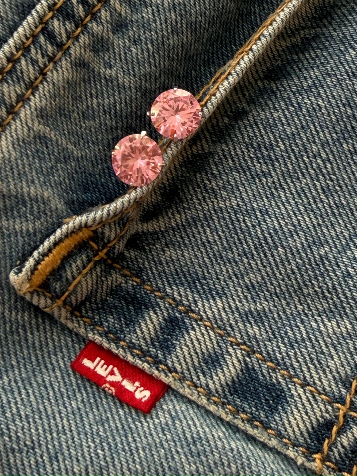 Brinco Ponto de Luz 10mm com Zircônia Rosa Claro em Banho de Ródio Branco
