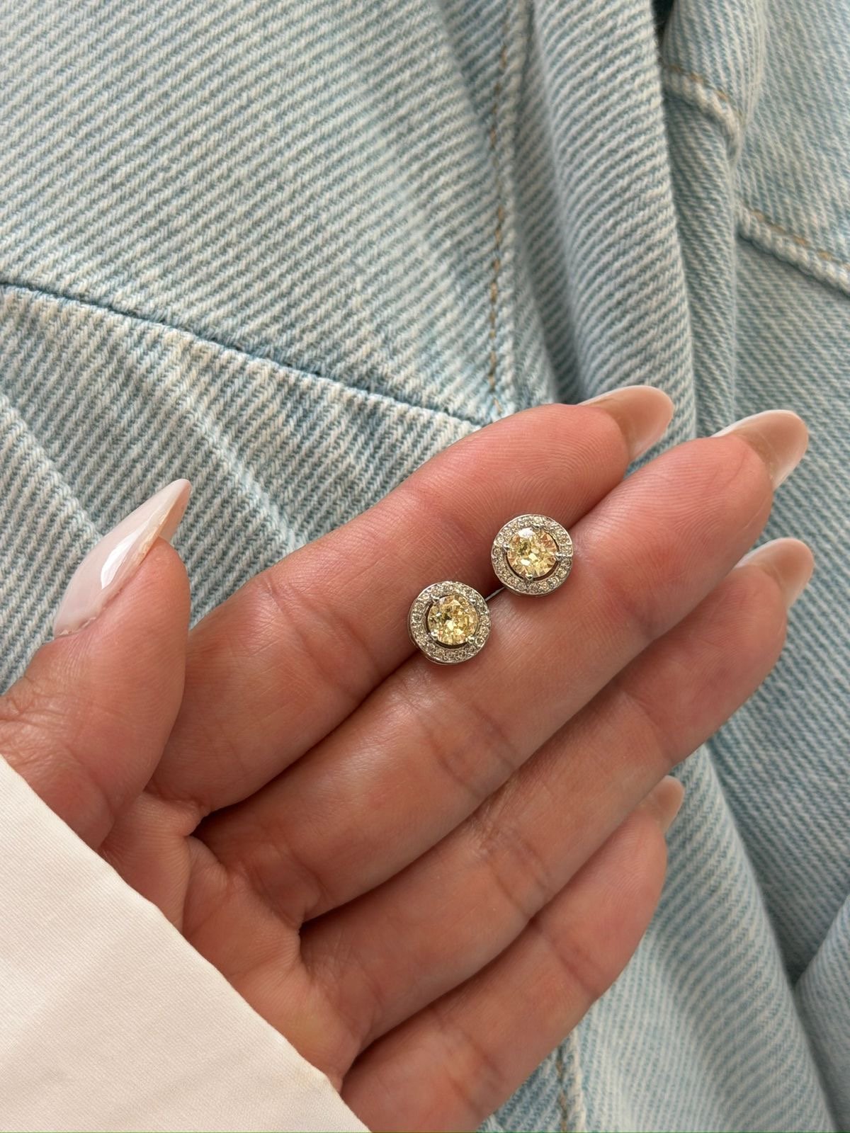 Brinco Pontinho de Luz com Zircônia Cristal e Citrino em Banho de Ródio Branco