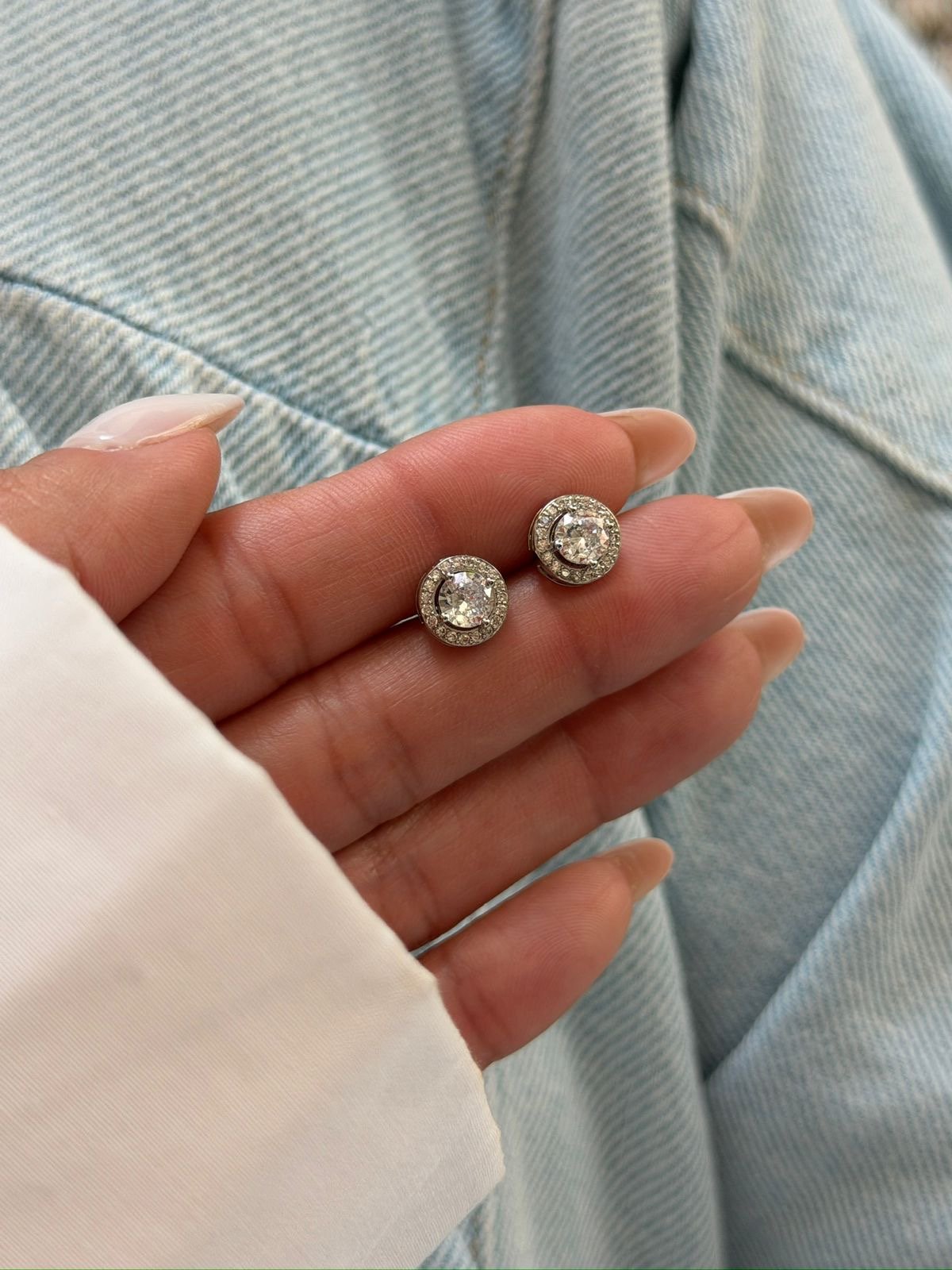 Brinco Potinho de Luz com Zircônia Cristal em Banho de Ródio Branco