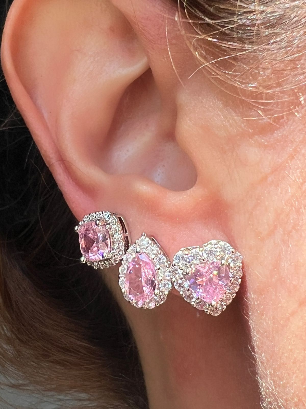 Brinco Quadradinho com Zircônia Cristal e Rosa Claro em Banho de Ródio Branco