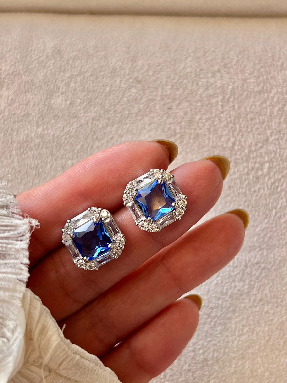 Kit Conjunto e Brincos Azul em Banho de Ródio Branco