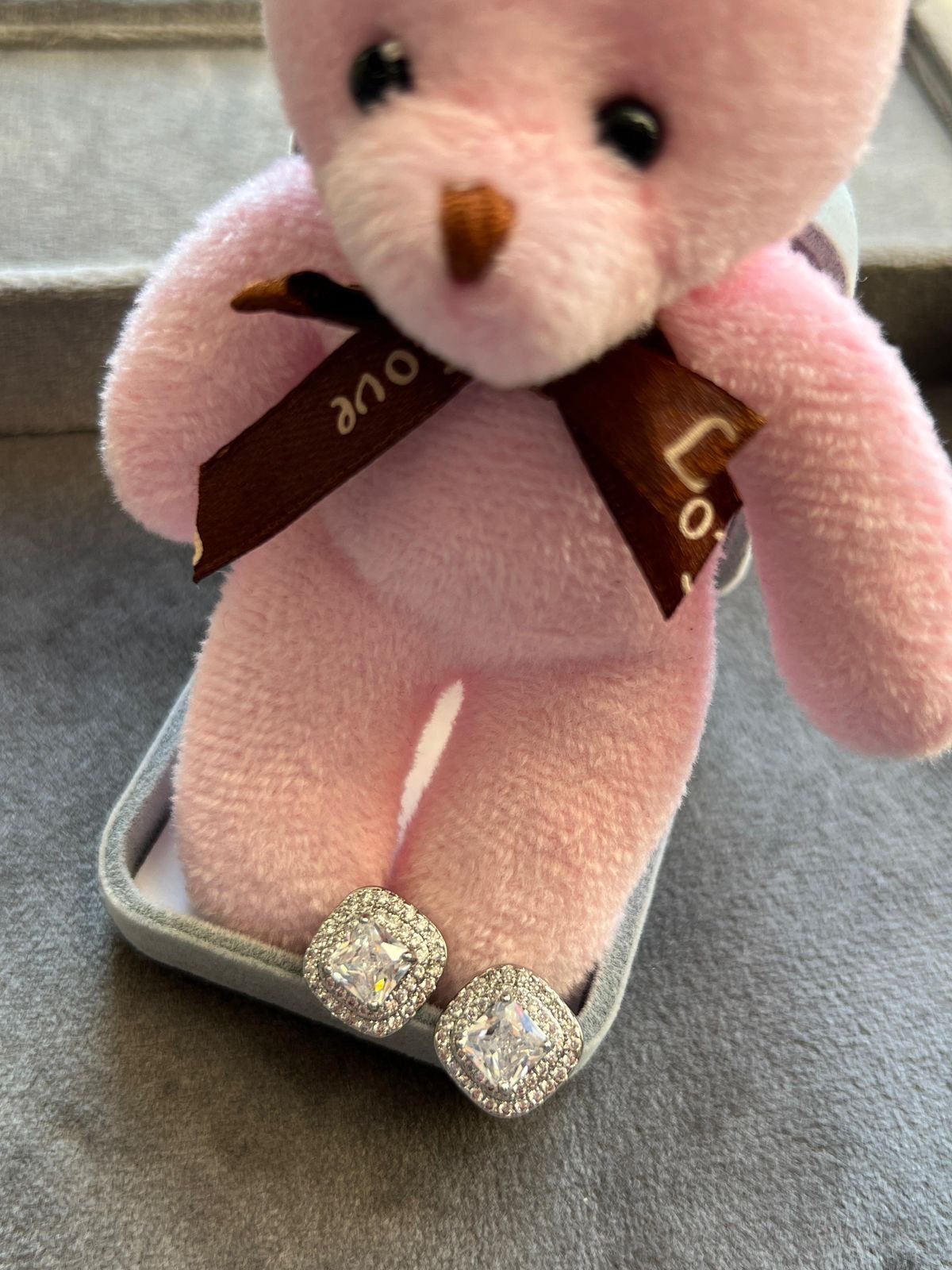 Brinco Quadrado com Zircônia Cristal em Banho de Ródio Branco